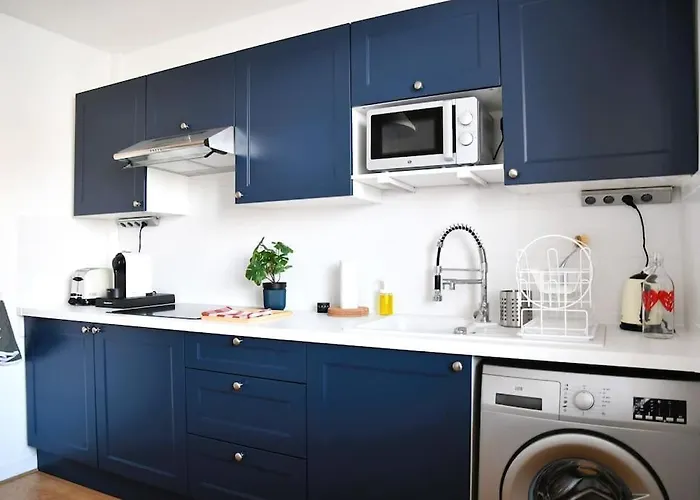 Vue Pyreneenne Elegante Avec 2 *