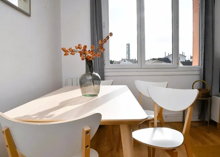 Vue Pyreneenne Elegante Avec 2 타르브