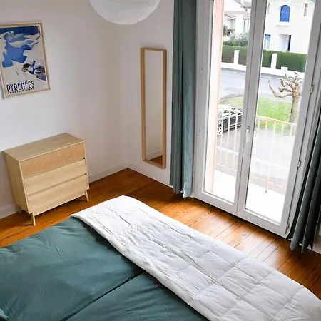 Vue Pyreneenne Elegante Avec 2 Tarbes