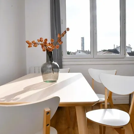 Vue Pyrénéenne élégante Avec 2 Tarbes