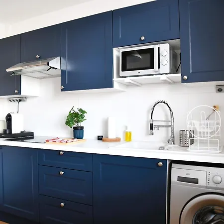 Vue Pyreneenne Elegante Avec 2