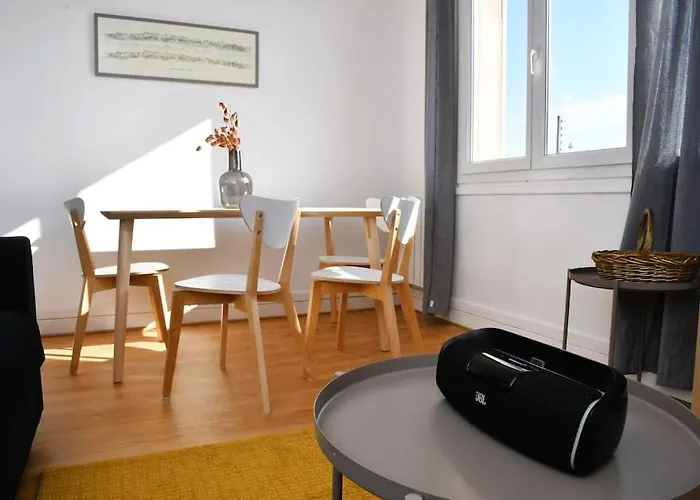 Vue Pyreneenne Elegante Avec 2